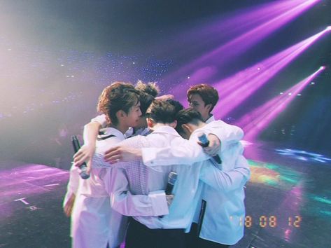 btob - Zoeken op Twitter / Twitter Btob Concert, Im Hyunsik, Group Hug, Yook Sungjae, Keeping Healthy, Cube Entertainment, Group Photos, Vixx, Korean Pop