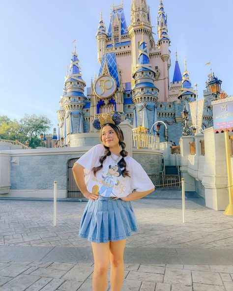 disney world outfit idea Disney World Outfit Inspiration, Magic Kingdom Outfit Plus Size, Disney World Outfits September, Hongkong Disneyland Outfit Summer, Pooh Disney Outfit, Disney Outfits Women Plus Size, Cinderella Outfit Ideas Disney, Modest Disney Outfits, Disney Birthday Outfit Women