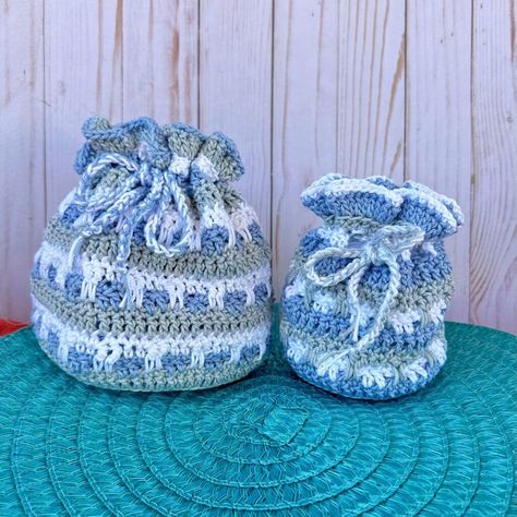 Crochet Gift Patterns, Free Christmas Gift Ideas, Carroway Crochet, Bralette Pattern, Free Christmas Gifts, Bottle Cozies, Fall Crochet Patterns, Christmas Gifting, Cozy Crochet Patterns