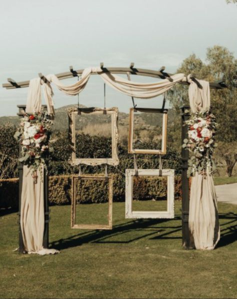 Outdoor Wedding Photobooth, Wedding Picture Area Photo Booths, Hanging Photo Display Wedding, Photo Corner Ideas, Picture Frame Backdrop, Warehouse Wedding Decorations, Country Wedding Photo Booth, Wedding Photo Area, Rustic Photobooth