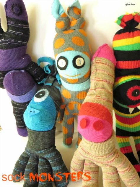 Sock Monster Dolls by differentdecades.blogspot.com Sock Monster Diy How To Make, Stuffed Toys Made From Socks, Monster Diy, Sock Monsters, Monster Soft Toy, Education Tattoos, Sock Creatures, Stuffed Monster Dolls, Animals Quotes