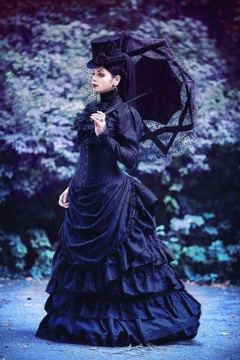 Victorian Goth | Aesthetics Wiki | Fandom Goth Victorian Aesthetic, Vampire Outfits, Hats 2023, Gothic Fashion Victorian, Clubbing Dress, Moda Steampunk, Gothic Images, Gothic Mode, Victorian Vampire