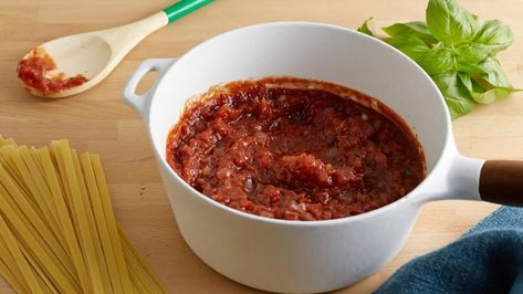 How to Make Marinara Sauce | Marinara Sauce Recipe | Ina Garten | Food Network Garden Marinara Sauce, Easy Homemade Marinara Sauce, Healthier Dinners, Best Marinara Sauce, Grilled Strawberries, Fresh Tomato Pasta, Pasta Marinara, Homemade Marinara Sauce, Marinara Sauce Recipe