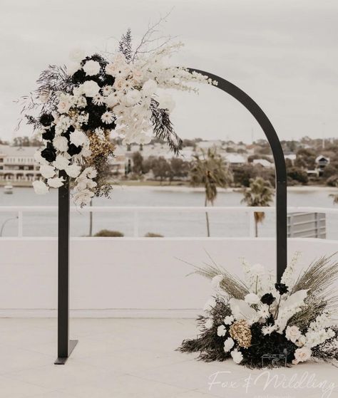 Wedding Aisle Decorations Black And White, White And Black Wedding Decorations, Black And White Ceremony Arch, Black And Gold Wedding Arch, Black And White Outdoor Wedding Ceremony, Summer Black And White Wedding, Wedding Arch Black And White, Black And White Wedding Arch Ideas, Black White And Ivory Wedding