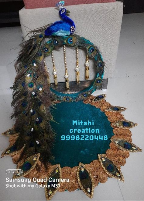 top amazing crafts with peacock feathers Peacock Aarti Thali Decoration, Peacock Feathers Ganpati Decorations, Peacock Plate Decoration, Kankupagla Tray Decoration, Peacock Thali Decoration, Ganpati Decoration Peacock Theme, Peacock Decoration For Ganpati, Peacock Feathers Decorations, Peacock Feathers Crafts