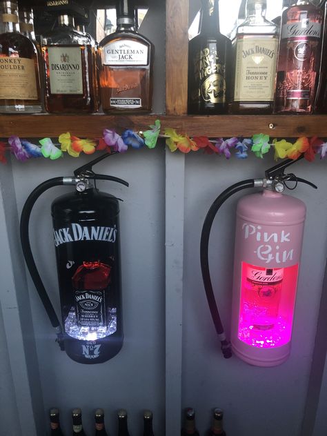 Had two empty fire extinguisher so thought i could use them in my garden bar Lighted Bottles, Bar Deco, Ideas For Front Of House, Diy Home Bar, Landscaping Simple, Landscaping Flowers, Landscaping Front Yard, Pink Gin, Home Bar Designs