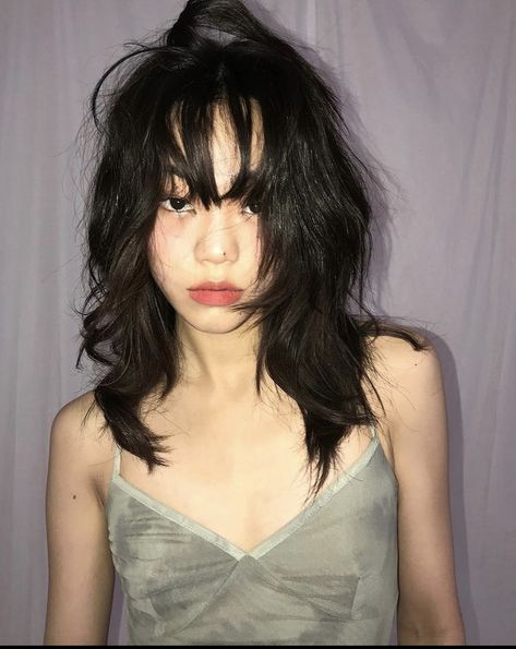 Shaggy Asian Hair, Haircut W Bangs, Wolfcut Mid Length, Medium Shaggy Haircuts, The Shag Haircut, Hair Shapes, Shag Haircut Ideas, V Shaped Haircut, Shaggy Haircut