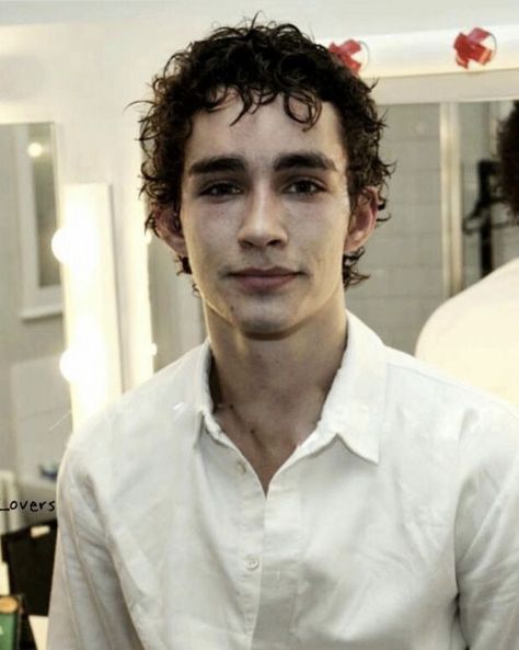 Robert Sheehan Photoshoot, Young Robert Sheehan, Robert Sheehan, Aaron Taylor, Zoo Wee Mama, Beautiful Man, Umbrella Academy, Cute Actors, Dream Guy