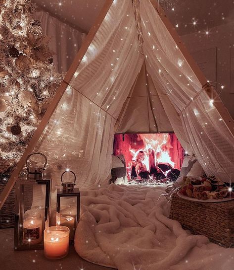 Christmas Tent, Mafia Queen, Sleepover Room, Fun Sleepover Ideas, Date Night In, White Birthday, Throw Back, Cozy Room Decor, Dream Room Inspiration