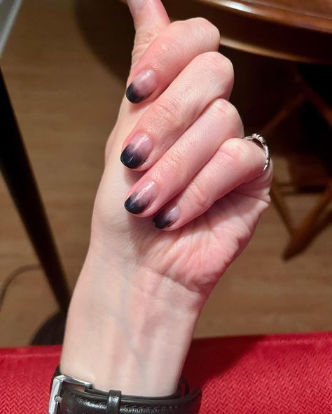 Black ombré gel nails Black Faded Nails, Black Ombre Nails Almond, Black Fade Nails, Nails Winter 2022, Ombré Gel Nails, Gel Nails Black, Fade Nails, Black Ombre Nails, Ombre Gel Nails