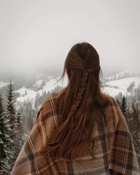 little things Wander Outfit, Faceless Portrait, Fantasy Magic, Fall Hair Colors, Winter Aesthetic, Aesthetic Hair, Fall Hair, Pretty Hairstyles, Hair Goals