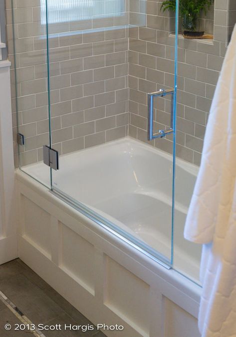 where can I find this glass door for the tub? good for small bath? Bathtub Trim, Bathtub Shower Combo, Tub Remodel, Subway Tile Showers, Subway Tiles Bathroom, Small Bathtub, Refinish Bathtub, Bathtub Remodel, Bathroom Renovation Ideas