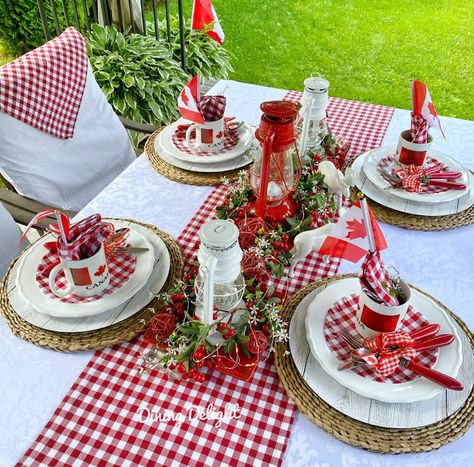 Canada Day Tablescapes, Canada Party, Bbq Backyard, Canada Day Party, Summer Table Settings, Gingham Napkins, Summer Tablescapes, Summer Centerpieces, Deco Champetre