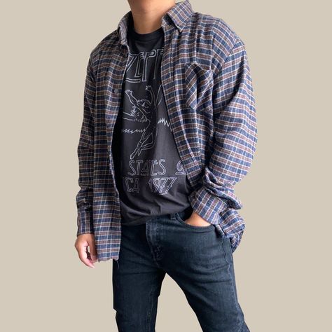 Grunge Look, Plaid Flannel Shirt, Plaid Flannel, Flannel Shirt, Layering, Leather Jacket, Plaid, Mens Outfits, Navy