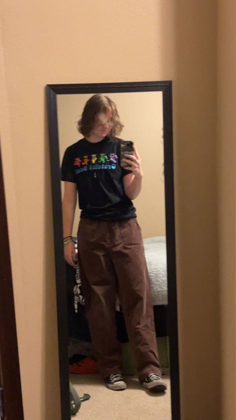 outfit inspiration thrifted grateful dead corduroy baggy pants converse Baggy Corduroy Pants Outfit, Corduroy Pants Outfit Mens, Corduroy Baggy Pants, Corduroy Pants Outfit, 80s Fashion Men, Outfit Concert, Corduroy Pants Men, Streetwear Men, Baggy Pants