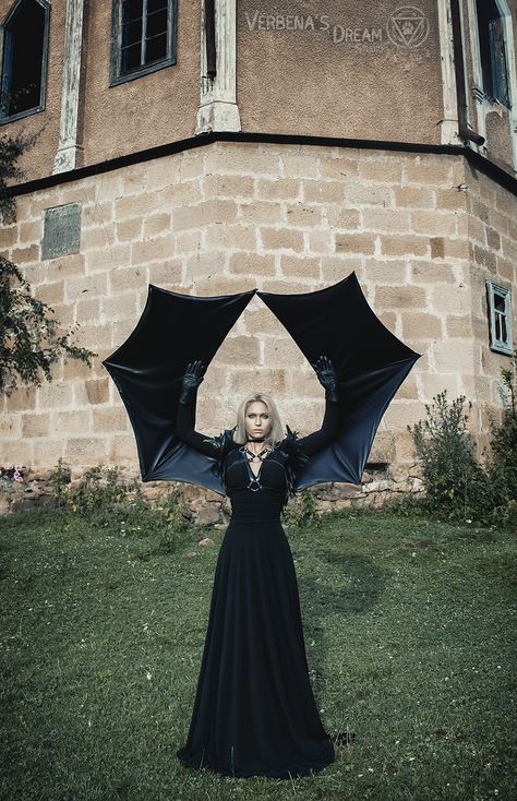 vampire bat wings Bat Wings Costume, Bat Halloween Costume, Vampire Cape, Vampire Dress, Gothic Costume, Bat Costume, Batwing Dress, Vampire Costume, Vampire Bat