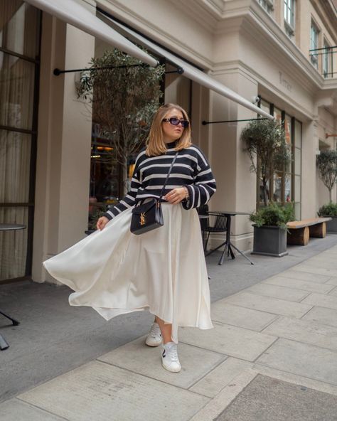 Stripe Jumper Outfit, London Spring Outfit, Stripes Outfit, Winter White Outfit, Zebra Print Skirt, Stripe Jumper, Jumper Outfit, White Flares, Fashion Jackson