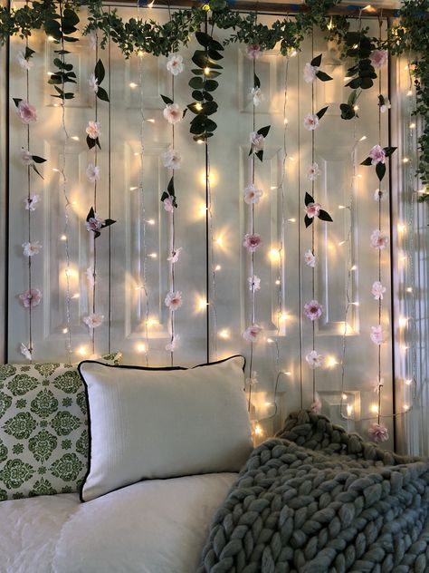 Not a Pinterest fail!!! Yay! Diy Bedroom Wall, Wall Flower Decor, Homemade Wall Decorations, Pinterest Fail, Design Hall, Diy Wall Decor For Bedroom, Flower Bedroom, Happy Stuff, Diy Bedroom