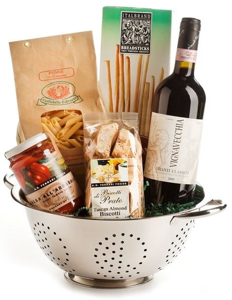 Italian Delight! Gift Basket Love the colander as the gift basket! Boyfriend Basket, Italian Gift Baskets, Valentines Gift For Boyfriend Baskets, Homemade Gift Baskets, Auction Baskets, Italian Gifts, Valentine's Day Gift Baskets, Gift Baskets For Men, Raffle Baskets