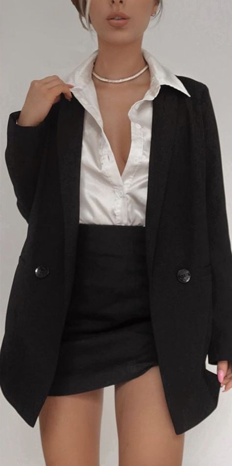 Femme Fatale Work Outfit, Femme Fatale Outfit Summer, Mafia Outfit Women Dress, High Society Outfits, Mafia Girl Outfits, Femme Fatale Outfit Classy, Ootd Women, Estilo Indie, Satin Blazer