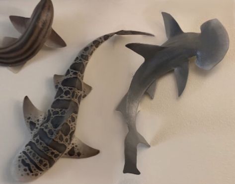 Cardboard Stingray, Cardboard Shark Diy, Cardboard Sea Creatures, Cardboard Shark, Cardboard Decor, Shark Room, Cardboard Art Sculpture, Cardboard Wall, Paper Mache Animals