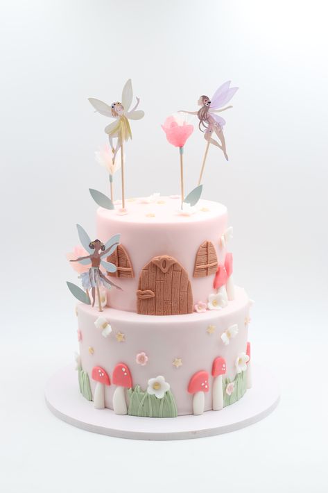 Princess Birthday Party Cake Ideas, Fairy Tale Birthday Cake, Fairy Cake Easy, Fairy Themed Cake 1st Birthdays, Fairy Princess Birthday Cake, Fairies Birthday Cake, Easy Fairy Cake, Fairy Garden Cake Ideas, Fairy 1st Birthday Cake