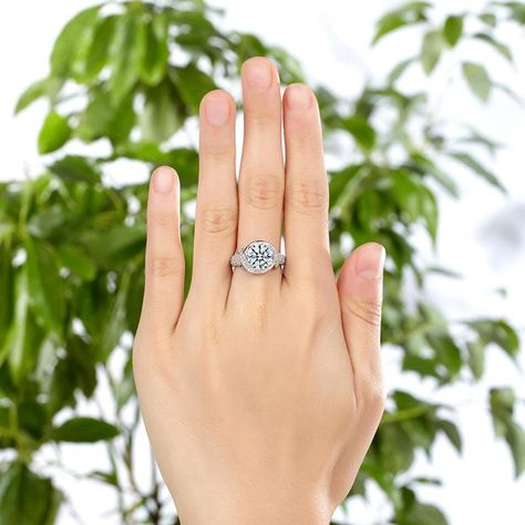 Celebrate yourself with a beautiful   modern ring! 😊  Free 6-10 Days days Shipping Snowflake Engagement Ring, Celebrate Yourself, High Fashion Jewelry, Vintage Style Art, Wedding Promises, White Sapphire Ring, Round Diamond Ring, Statement Accessories, Bridal Wedding Rings