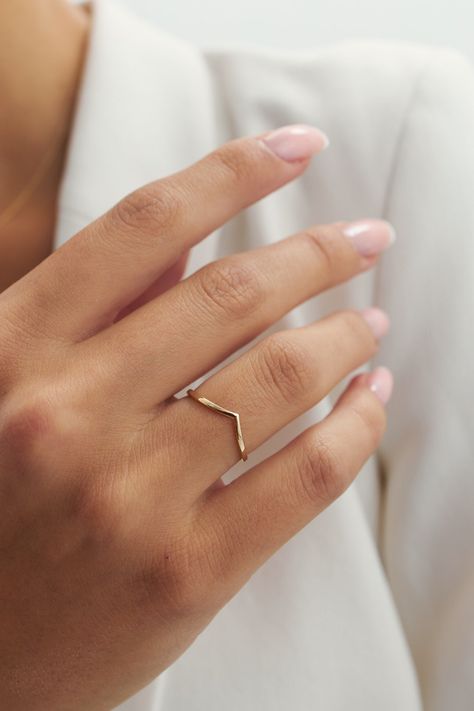 Chevron Gold Ring, Real Gold Rings, Simple Gold Rings, Simple Ring Design, Cute Promise Rings, V Ring, Modern Gold Jewelry, Gold Jewelry Simple Necklace, Gold Rings Simple