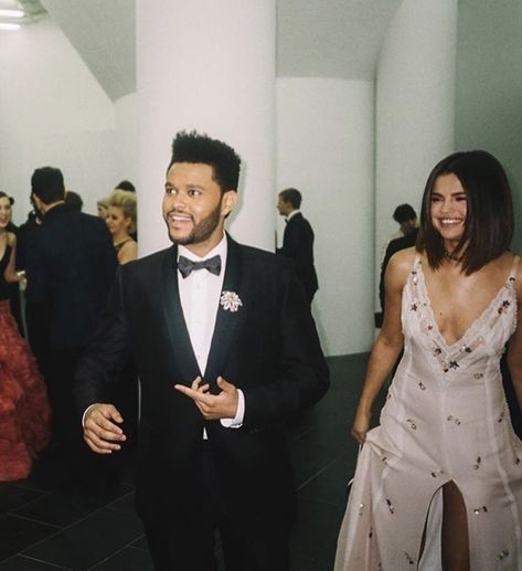 Selena And The Weeknd, Selena And Abel, Selena Gomez The Weeknd, Selena Gomez Short Hair, Heavy Metal Guitar, Justin Bieber Selena Gomez, Selena Gomez Wallpaper, Metal Guitar, Abel The Weeknd