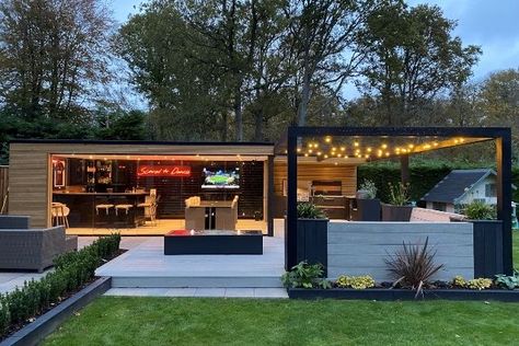 Backyard Improvements, Modern Outdoor Kitchen, Outdoor Kitchen Bars, Modern Backyard Landscaping, Back Garden Design, Backyard Kitchen, Backyard Remodel, Outdoor Kitchen Patio, Modern Backyard