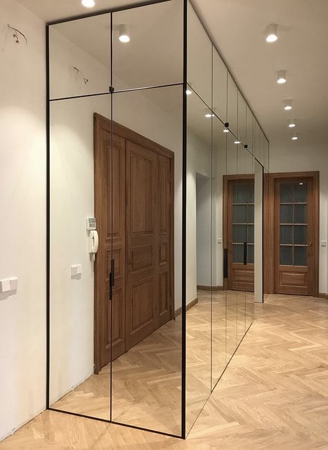 Mirror Wardrobe Bedroom, Living Room Wall Mirrors, Ideas Armario, Mirror Wall Living Room, Wardrobe Interior Design, Modern Wall Mirror, Mirror Design Wall, Home Decor Modern, Home Entrance Decor