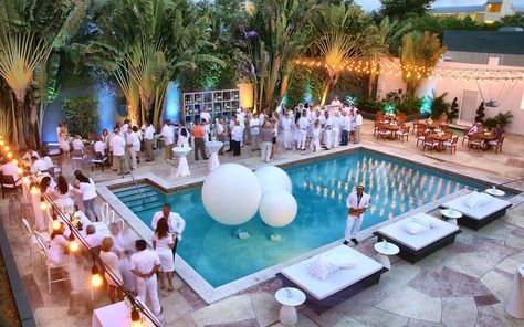 Weston Fl All White Pool Party, All White Pool, Luxury Pool Party, Hamptons Backyard, Poolside Wedding Reception, White Pool Party, Wedding Pool Party Decorations, Hamptons Pool, Pool Wedding Decorations