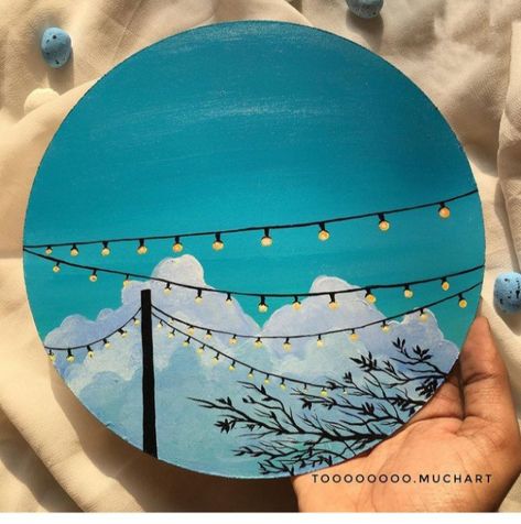 Cool Circle Paintings, Round Canvas Drawing Ideas, Art In Circle Canvas, Circle Glass Painting Ideas, Painting On Circle Canvas Easy, Small Circle Paintings, Painting Ideas On Circular Canvas, Circular Paintings Easy, Round Canvas Painting Ideas Aesthetic