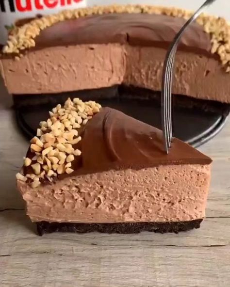 Quick Summer Desserts, Nutella Cheesecake Recipes, No Bake Nutella Cheesecake, Cheesecake Lovers, Nutella Cheesecake, Chocolate Bites, How To Roast Hazelnuts, Healthy Sweets Recipes, Dessert Lover