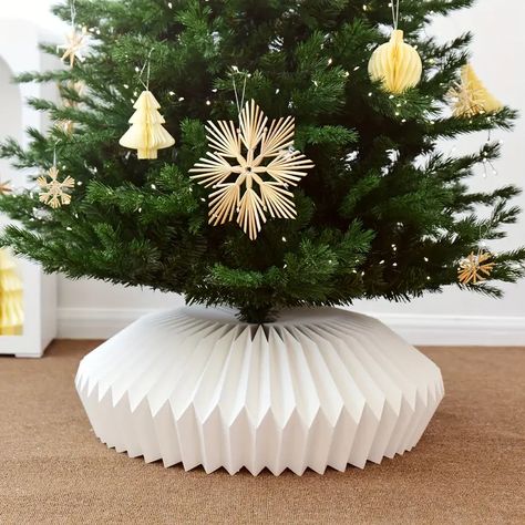 Handcrafted Honeycomb Paper Christmas Tree Skirt Festive - Temu South Africa Christmas Tree Base Cover, 9ft Christmas Tree, Tree Collar Christmas, Christmas Tree Ring, Christmas Tree Collar, Elegant Holiday Decor, Christmas Tree Base, Art Christmas Tree, Christmas Tree Box