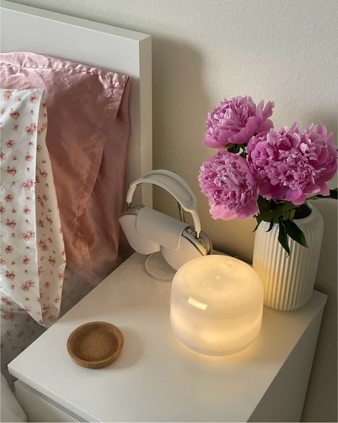 Diffuser On Nightstand, Pink Pilates Princess Bedroom, Floral Sheets Aesthetic, Pilates Princess Room, Oil Diffuser Aesthetic, Single Bed Aesthetic, Pink Pilates Princess Room, Bed Side Table Aesthetic, Diffuser Aesthetic Room