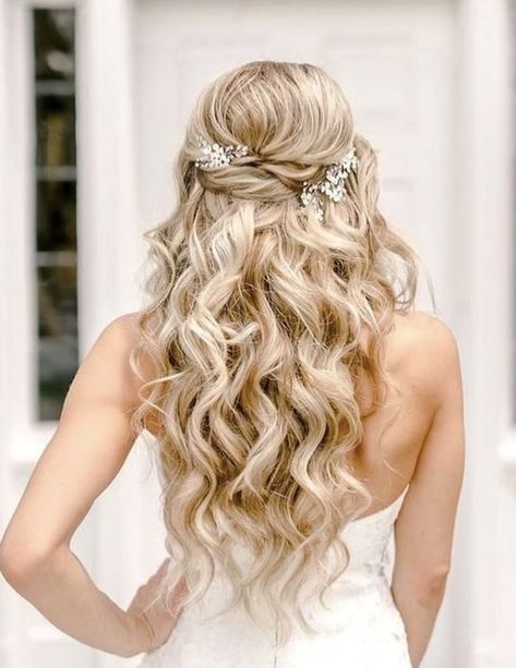 Bridal Hair Half Up Elegant, Beach Wedding Hair Half Up, Wedding Hairstyles Down Curls, Deb Hairstyles, Debs Hairstyles, Chic Wedding Hair, Bridal Hair Half Up Half Down, Bride Hairstyles For Long Hair, Glamorous Wedding Hair