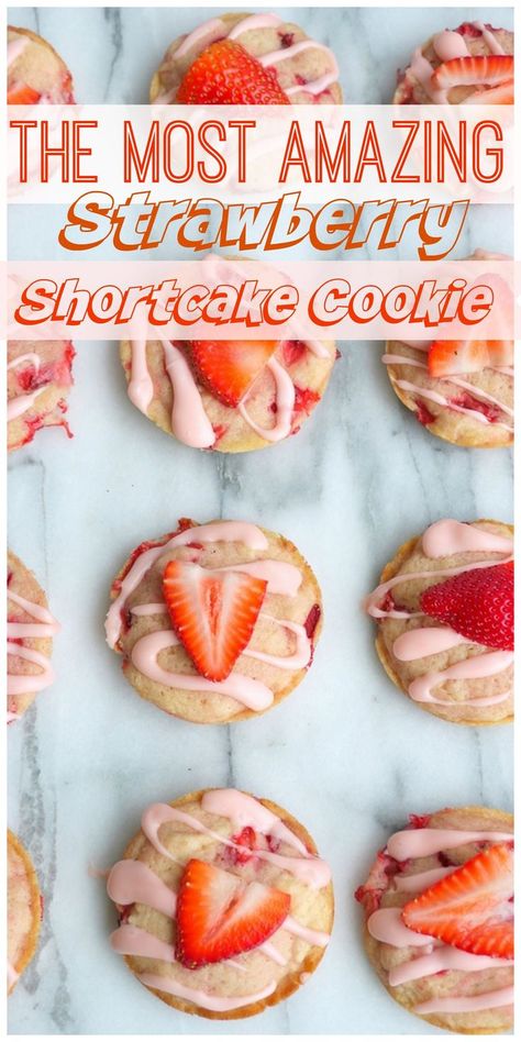 Unique Strawberry Desserts, Summer Theme Desserts, Homemade Strawberry Cookies, Summer Bakery Treats, Strawberry Shortbread Cookies, Summer Baking Recipes, Shortcake Cookies, Strawberry Shortcake Cookies, Cupcake Business