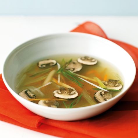 Enhance chicken broth with scallions, ginger, and fish sauce for plenty of low-fat flavor. Broth Fondue Recipes, Spring Onion Recipes, Ginger Broth, Ginger Chicken Soup, Asian Soups, Hot And Sour Soup, Ginger Chicken, Sour Soup, Spring Roll