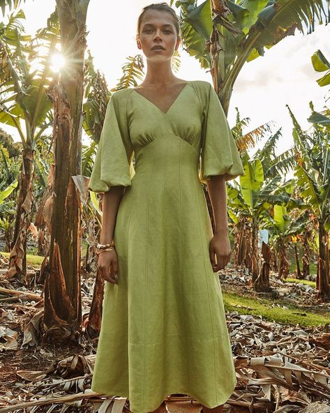 Summer Modest Dresses, Linen Summer Outfits, Linen Gown, Green Linen Dress, Modest Midi Dress, Modest Summer Dresses, Modest Summer Outfits, Green Palette, Summer Linen Dresses