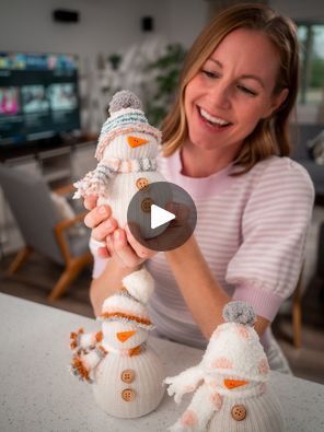 Snowman Sock Craft, Sock Snowman Diy, Diy Sock Snowman, Snowman Sock, Sock Snowman Craft, Sock Snowman, Sock Crafts, Diy Socks, Diy Snowman