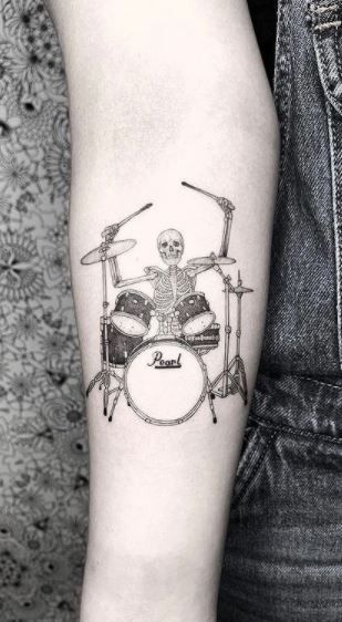 Drum Tattoos For Men, Drummer Tattoo, Music Related Tattoos, Drum Tattoo, Guitar Tattoo Design, Music Tattoo Sleeves, See Tattoo, Tatuagem Masculina Pequena, Tattoo Beautiful