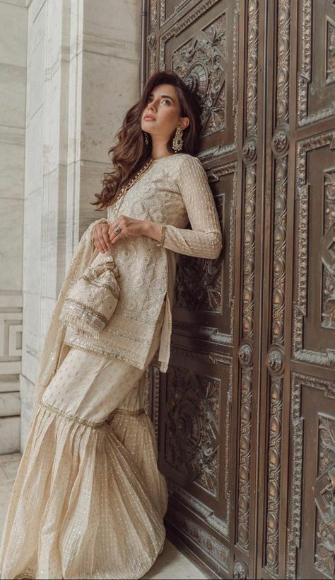 Pakistani Gharara, Desi Fits, Wedding Lookbook, Desi Wedding Dresses, Bridal Dresses Pakistan, Pakistani Fashion Casual, Pakistani Wedding Outfits, Casual Indian Fashion, Pakistani Dresses Casual