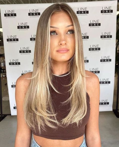 Long Haircut with Feathered Ends Haircuts For Long Hair Straight, Long Fine Hair, Long Length Hair, Fine Straight Hair, Straight Hair Cuts, Hairstyles And Haircuts, Long Layered Haircuts, Blonde Hair Inspiration, Haircuts Straight Hair