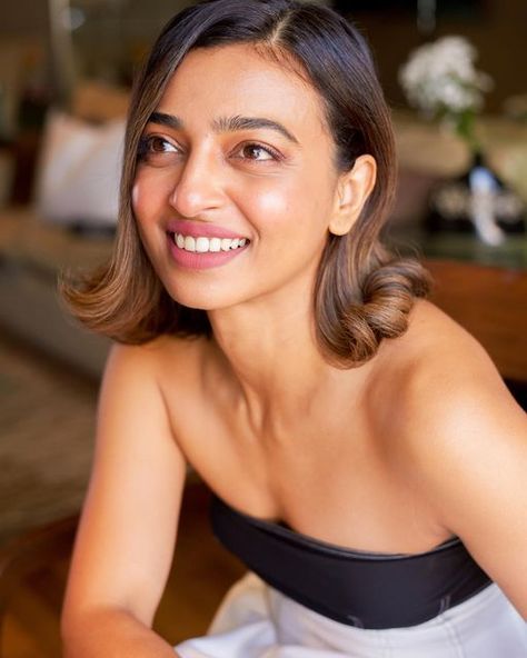 Apply Coconut Oil, Radhika Apte, Marathi Actress, Katrina Kaif Photo, Actress Pics, Indian Actress Hot Pics, Clean Face, India Beauty, Emphasis