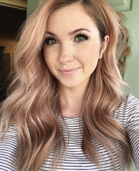 Rose gold hair Champagne Blond, Rose Gold Hair Color, Gold Hair Color, Gold Hair Colors, Hair Color Rose Gold, Gold Blonde, Haircut Styles, Hair Color Pink, Rose Gold Hair