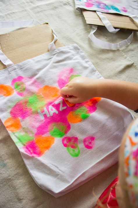 Summer Kids Camp Craft Idea - make personalized tote bags to take to the library this summer! Decorated Tote Bags, Camping Crafts For Kids, Kids Tote Bag, Kids Camp, Kids Totes, Diy Tote, Craft Tote, Summer Camps For Kids, Painted Tote