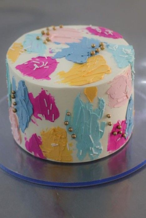 Cake With Color Smears, Painting Cake Ideas Birthday, Candy Buffet Ideas Birthday, Colorful Birthday Cake, Color Cake, Artist Cake, Colorful Cake, Funny Birthday Cakes, Creative Birthday Cakes