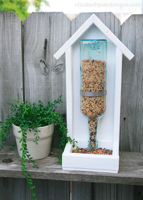 Stone Birdhouses, Wine Bottle Bird Feeder, Empty Wine Bottles, Diy Bird Feeder, Diy Birds, Beautiful Backyards, Backyard Projects, Wine Bottle Crafts, Birdwatching