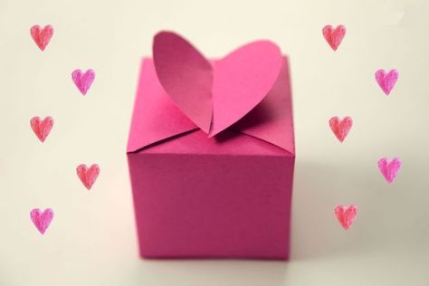 Bonitas cajas románticas - Manualidades para Regalar | Un Mundo de Manualidades Romantic Decor, Valentines Day Decorations, Valentine Decorations, Paper Box, Paper Crafts Diy, Create Yourself, Origami, Gift Wrapping, Paper Crafts